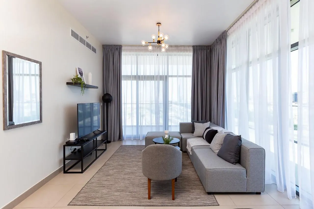 Amazing Deal! Stunning 3Br Apt With Huge Terrace - Jvt Dubai Apartment