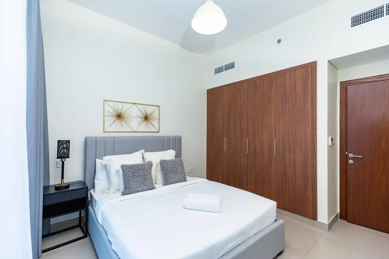 Amazing Deal! Stunning 3Br Apt With Huge Terrace - Jvt Dubai Apartment